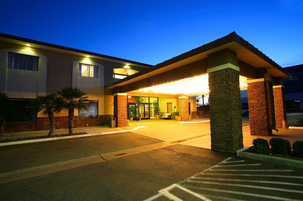 Hotel d'Lins Ontario Airport Exterior foto